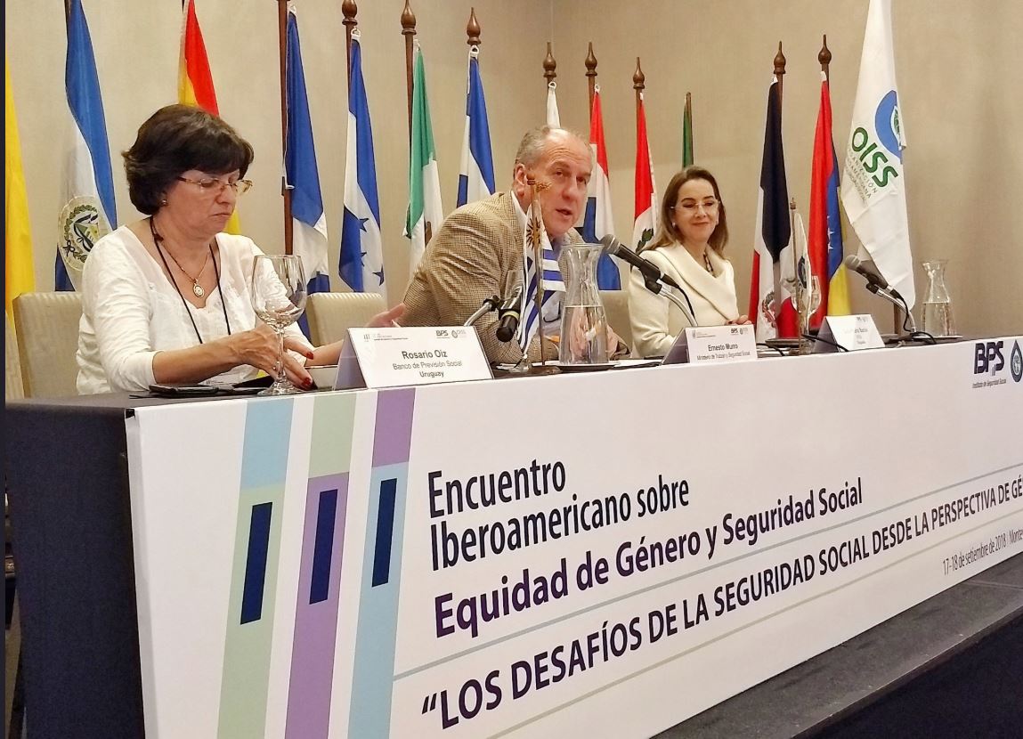 Momentos de la la conferencia del ministro de Trabajo y Seguridad Social de Uruguay, Ernesto Murro