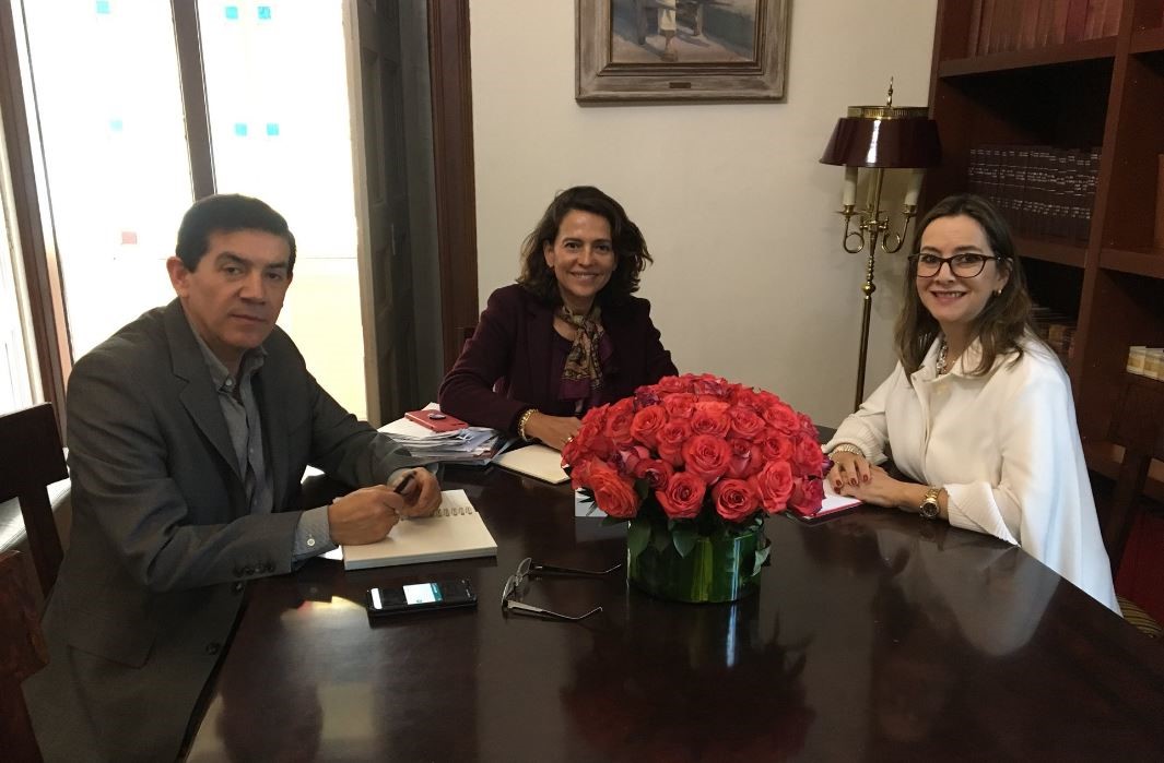 En la foto de izquierda a derecha: El Viceministro para la Participación e Igualdad de Derechos, Juan Carlos Soler, la Ministra del Interior de Colombia, Nancy Patricia Gutiérrez y la secretaria general de la OISS, Gina Magnolia Riaño Barón