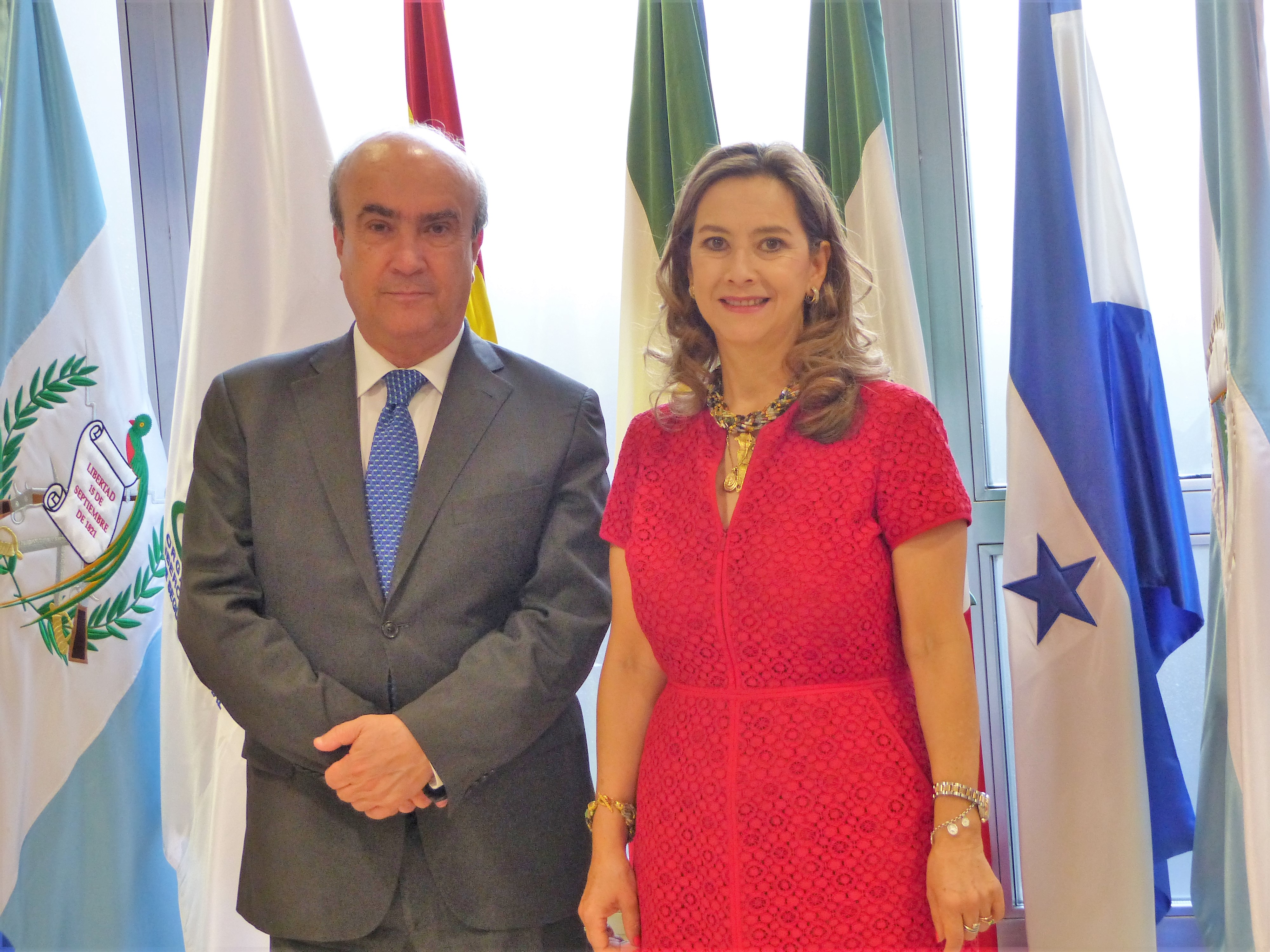 En la foto: El secretario general de la OEI, Mariano Jabonero y la secretaria general de la OISS, Gina Magnolia Riaño Barón