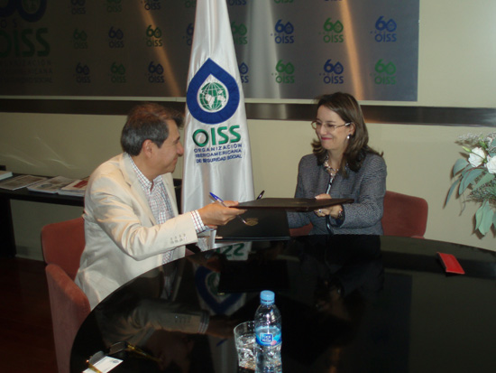 Adrián Bonilla, Secretario General de FLACSO y Gina Magnolia Riaño Barón, Secretaria General de la OISS