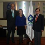 De izquierda a derecha Fernando Carillo Flores, Embajador de Colombia en España, Gina Magnolia Riaño Barón, Secretaria General de la OISS y Gerardo Arenas Monsalve, Magistrado del Consejo de Estado de Colombia