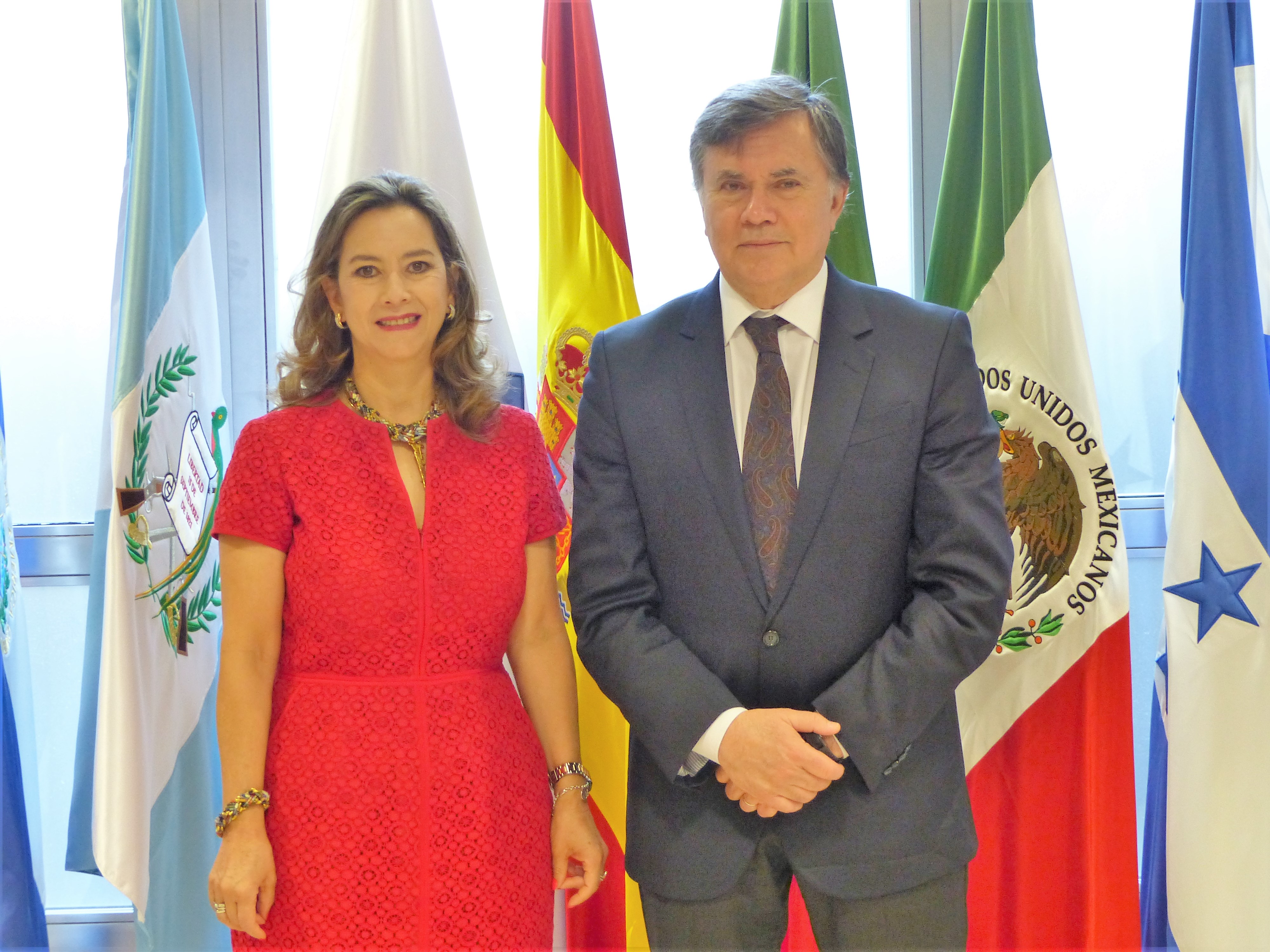 EN la foto: La secretaria general de la OISS, Gina Magnolia Riaño Barón y el Director General del IICA, Manuel Otero