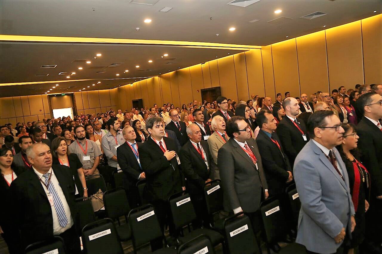 Foto panorámica de asistentes al evento