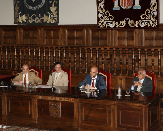 Autoridades de la Universidad de Alcalá y de la OISS: de izquierda a derecha: Vicente González Catalá, Juan Ramón Velasco, Adolfo Jiménez Fernández y Francisco M. Jacob Sánchez
